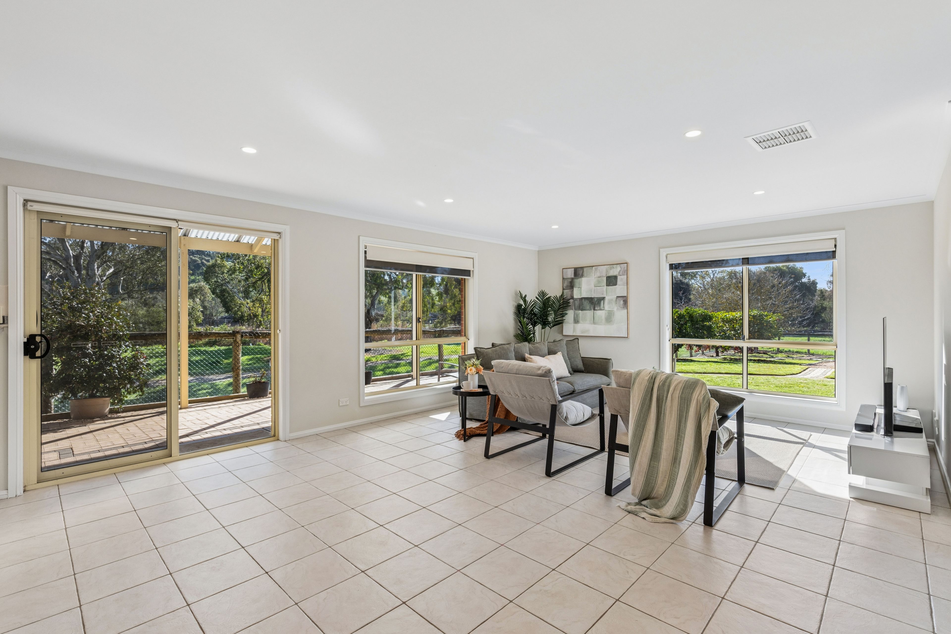 6/15 Marston Court — photo 2 of 10