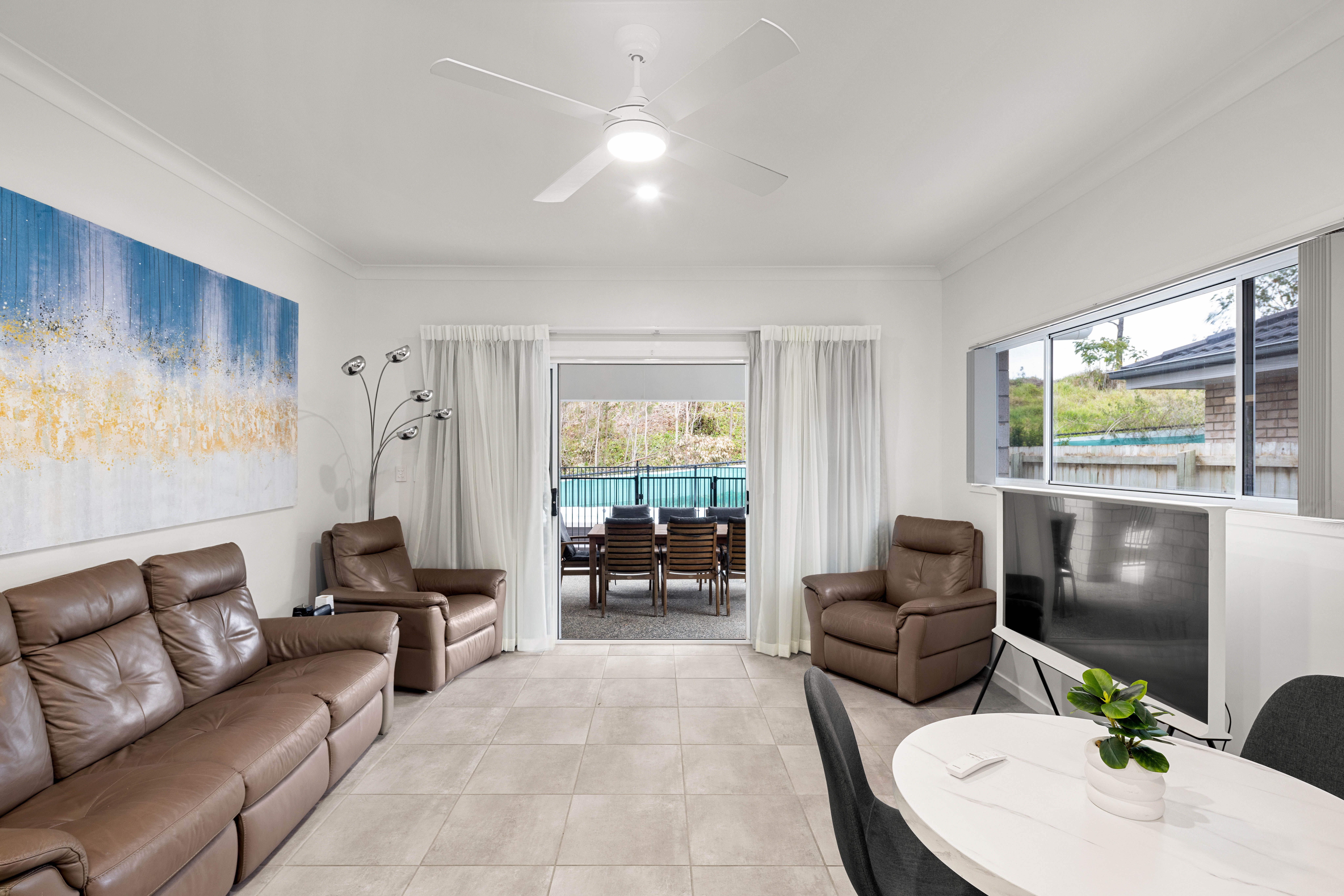 27 Maurie Pears Crescent — photo 10 of 30