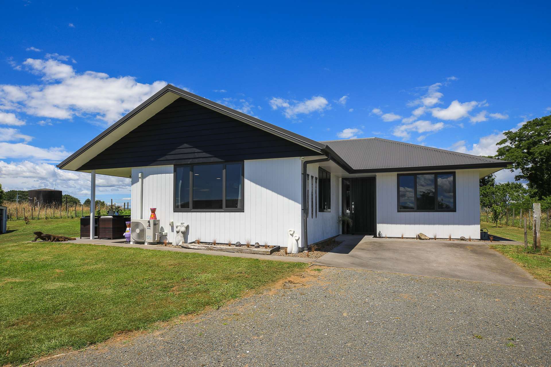 690 Te Kawa Road photo 2