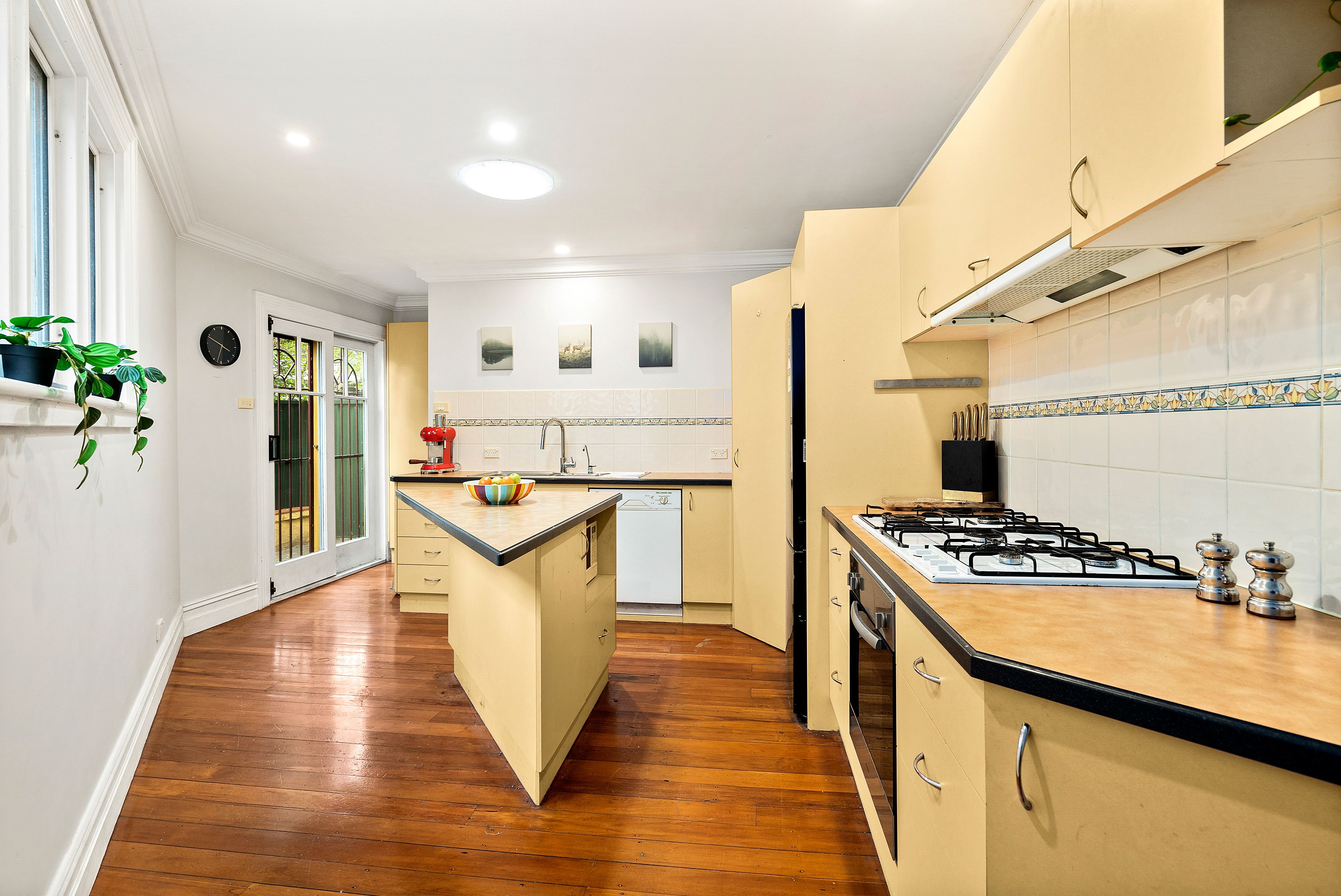 10 Hirst Street — photo 6 of 11
