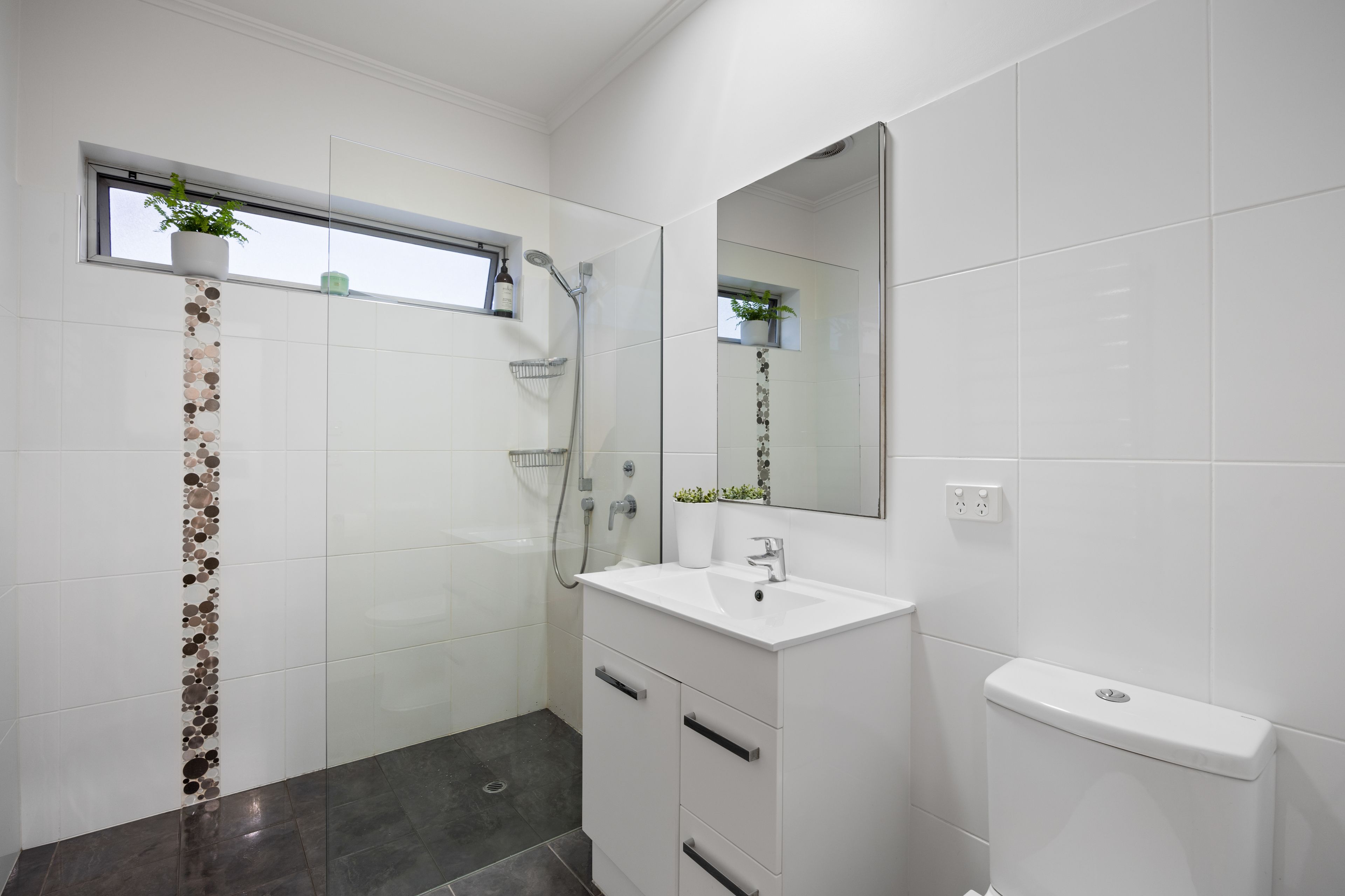 77 White Avenue — photo 11 of 13
