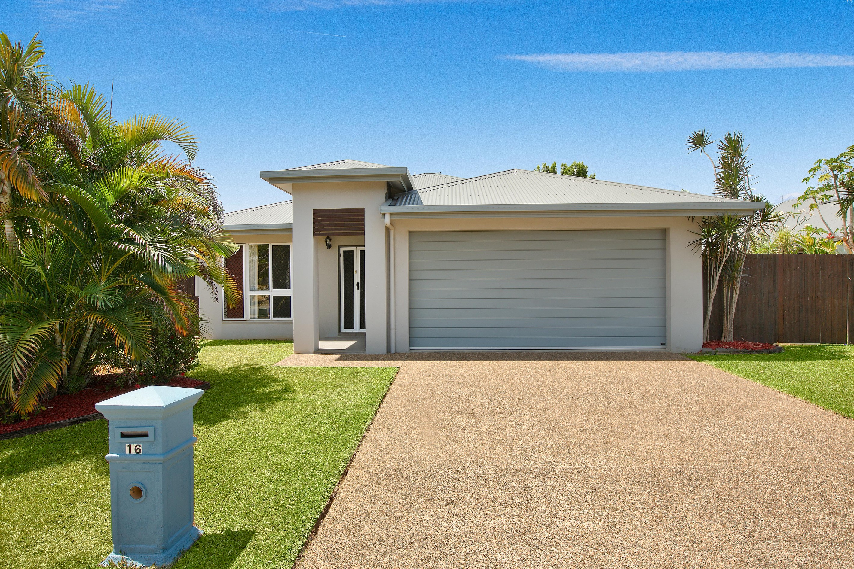 16 Hetherton Street, Smithfield, QLD 4878