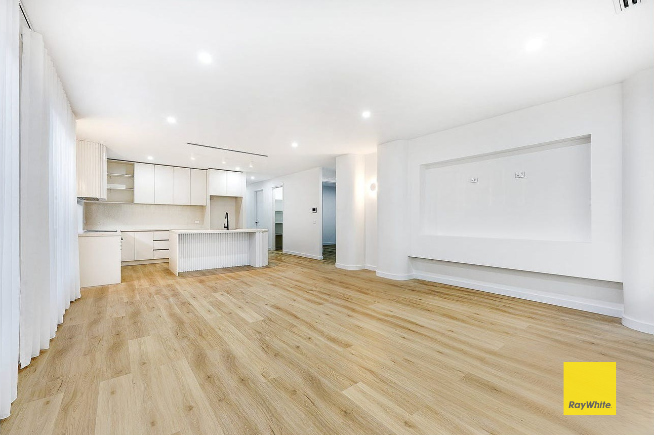 16 Pyrus Crescent — photo 4 of 16