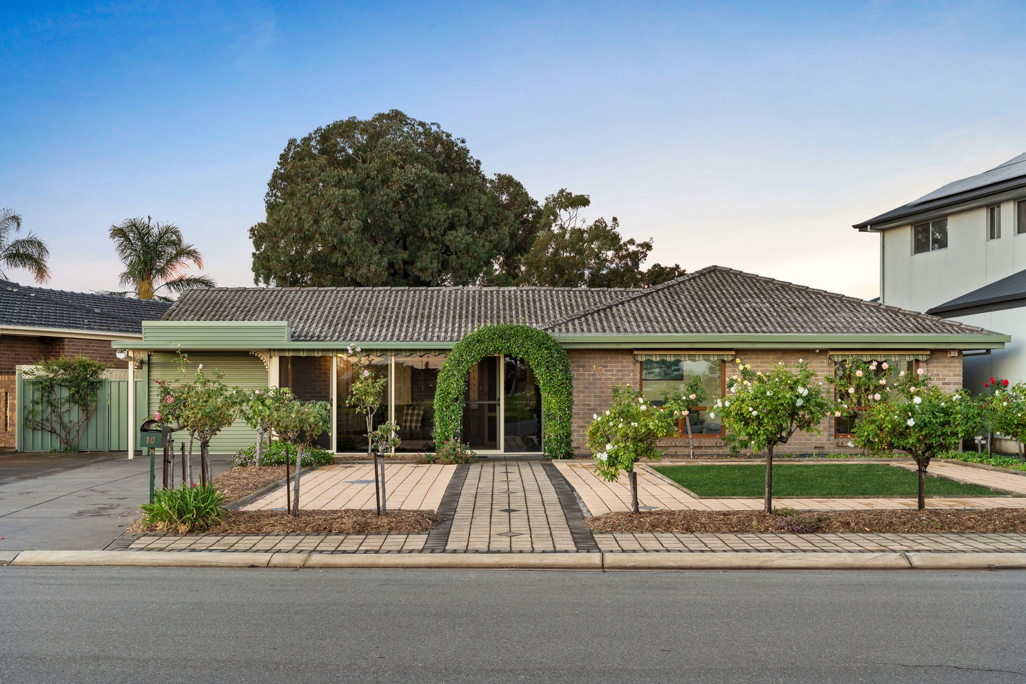 10 Settlers Drive, West Lakes, SA 5021