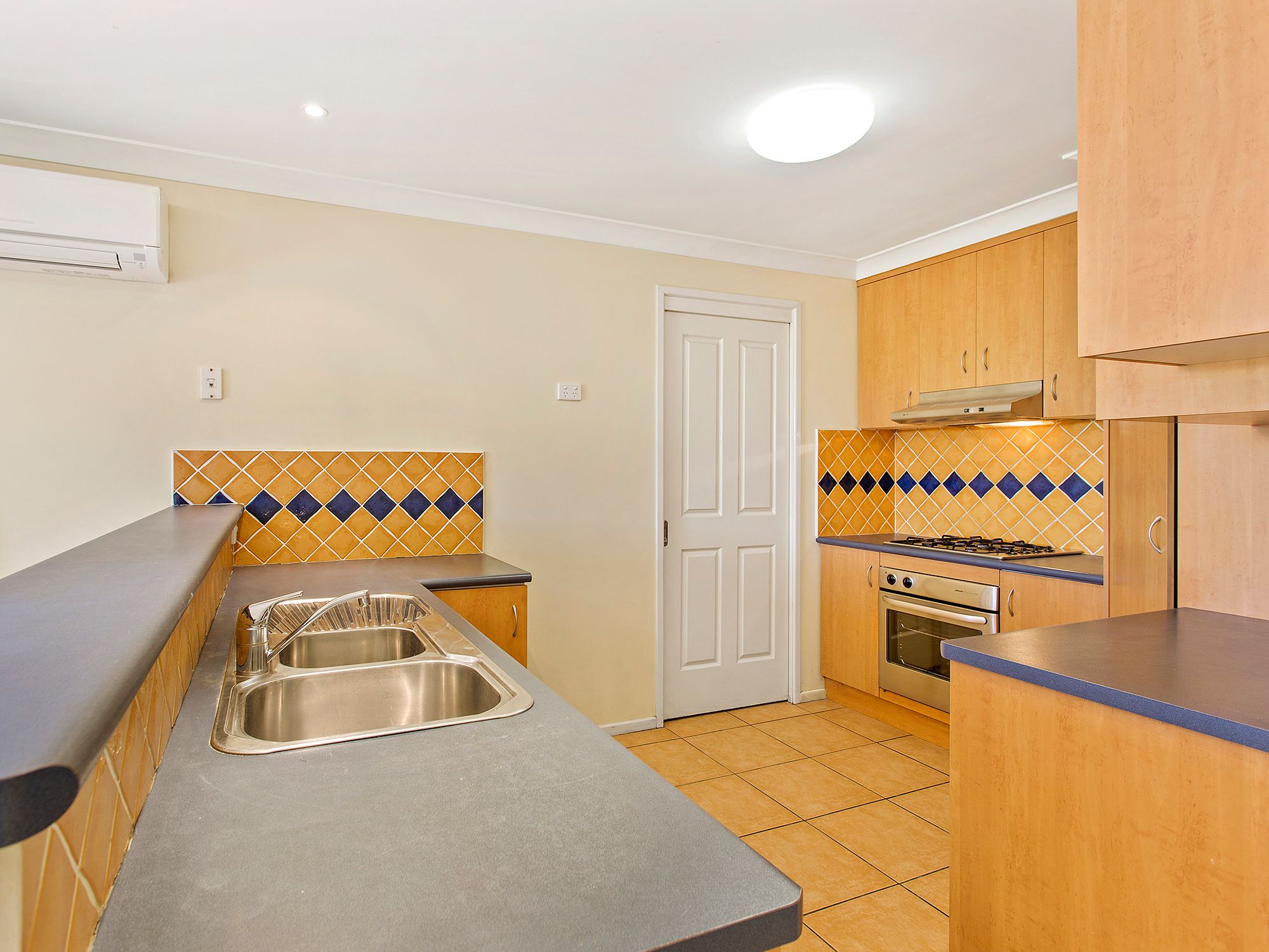 1/392 Stenner Street, Kearneys Spring, QLD 4350