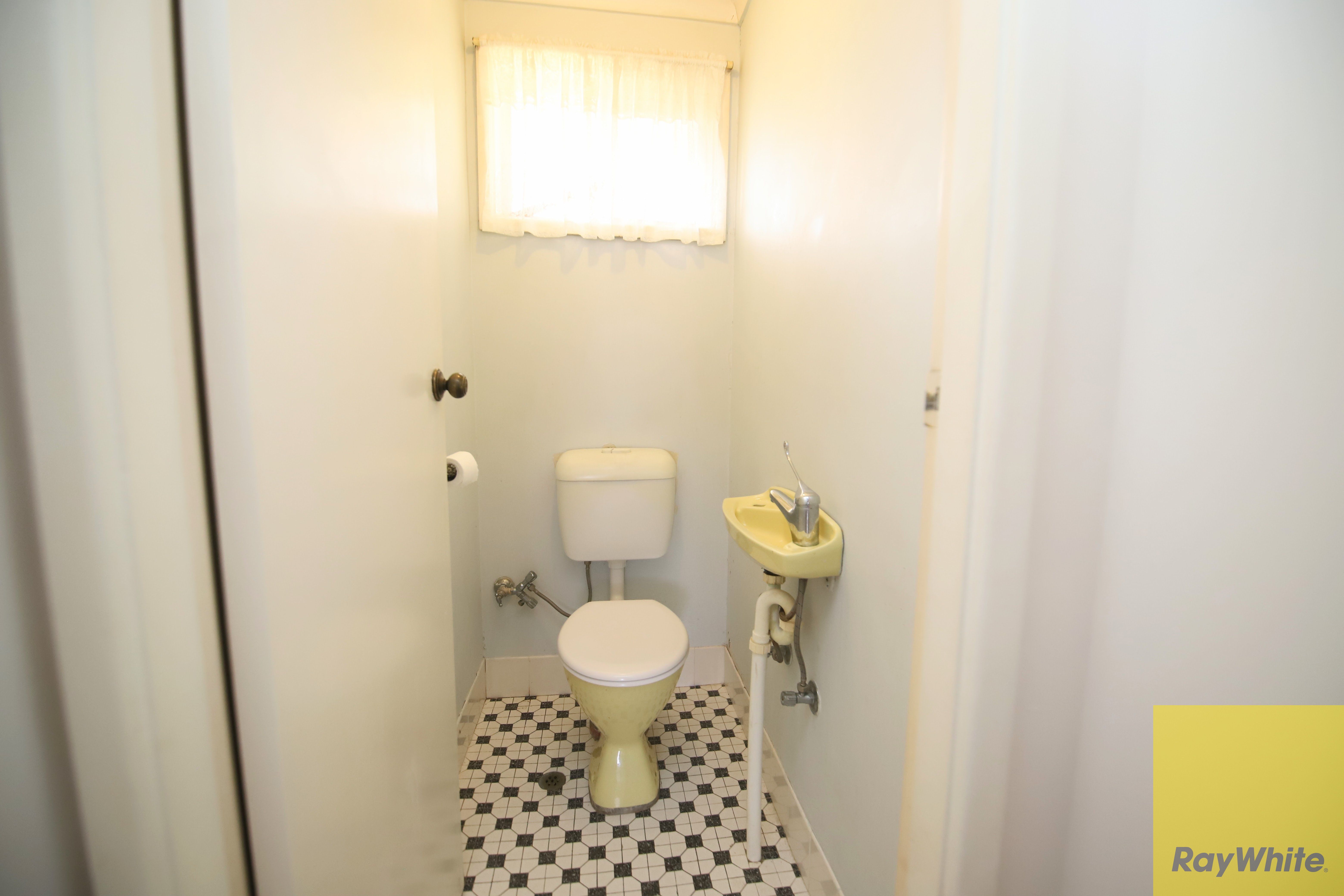 14 Donington Avenue — photo 4 of 11
